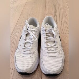 Nike White and Black Womens Air Max SC
